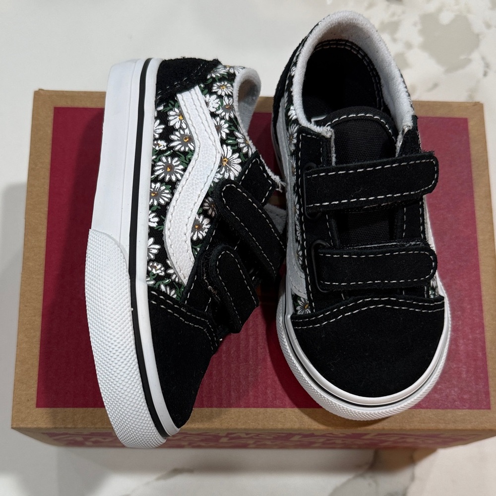 Black and White Floral toddler girls Sneakers
